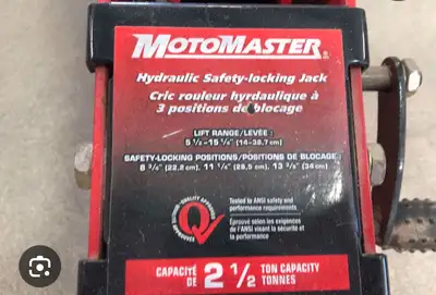 Motomaster 2.5 hydraulic jack. Leaked oil, If you can fix it, make me a reasonable offer and take it...