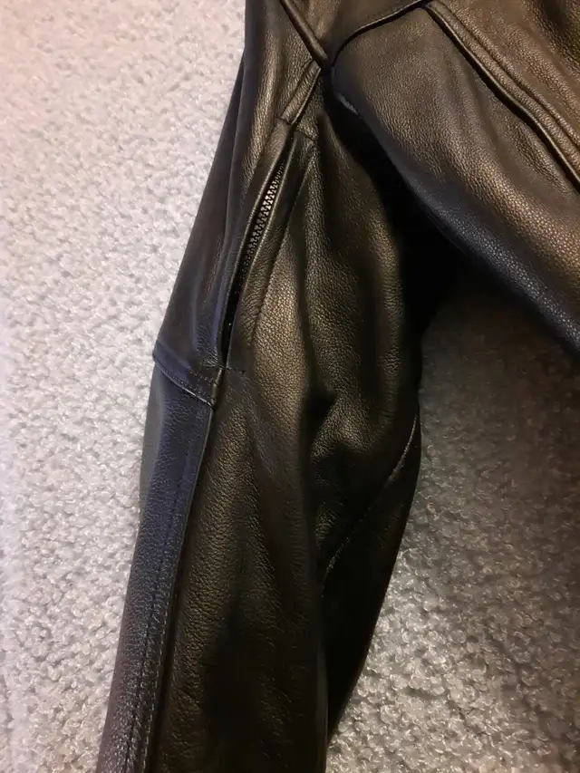 Leather jacket in Women's - Tops & Outerwear in Ottawa - Image 4