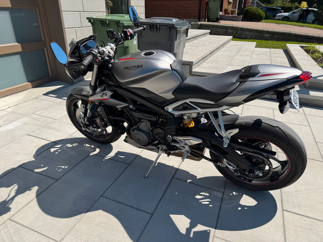 Triumph Street Triple RS 765 dans Motos sport  à Ville de Montréal - Image 2