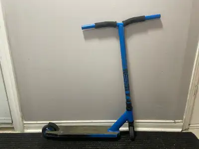 **STILL AVAILABLE ** In decent condition. Looks pretty scuffed but rides just fine. $20 o.b.o. Pick-...