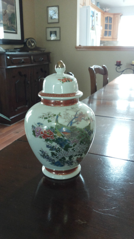 Satsuma Ginger Jar in Arts & Collectibles in Sarnia - Image 4