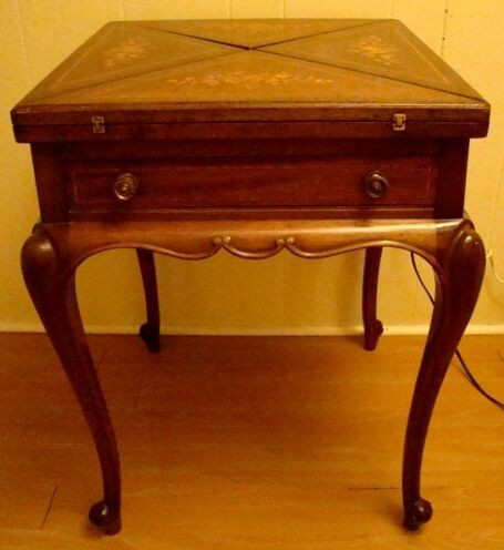 antique belle table a poker pour jouer  de 1850 a 1900 victorien dans Art et objets de collection  à Rimouski / Bas-St-Laurent - Image 4