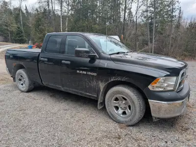 2012 Ram 1500 4x4 Low mileage Full towing package with a 4 and 6 point connection. Tonneau cover Cd...