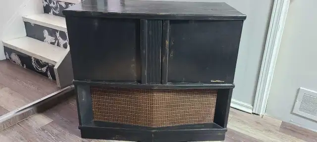 Antique Stereo Cabinet in Arts & Collectibles in Sudbury - Image 5