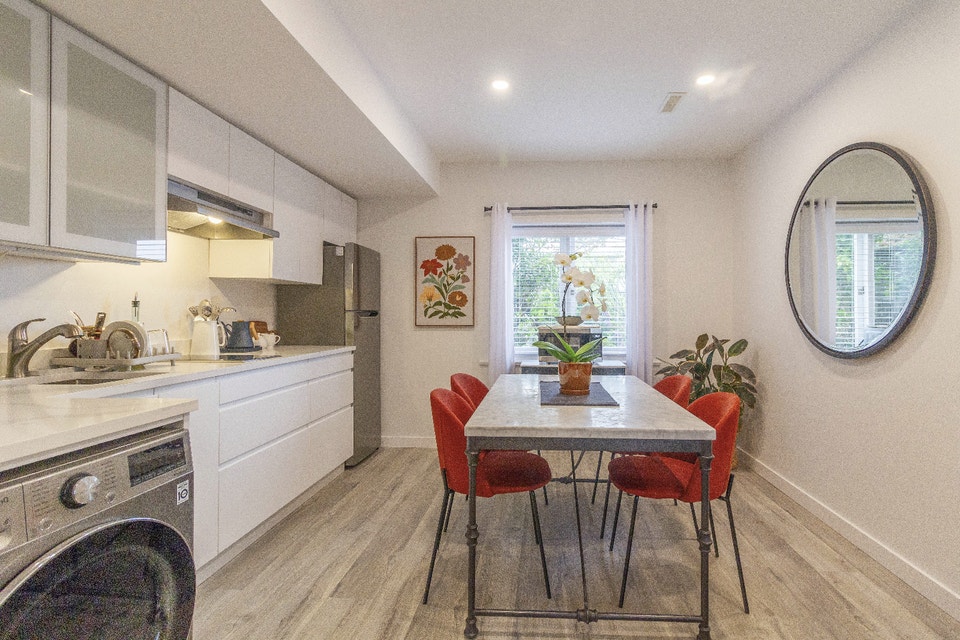 Private One Bedroom Garden Suite - Capitol Hill in North Burnaby 2