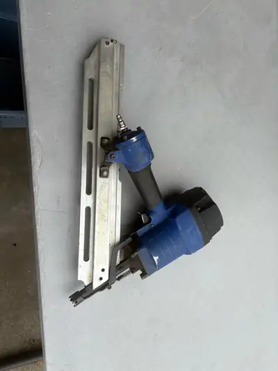 This is a used framing nailer that is ready to get back to work! This pneumatic nail gun drives nail...