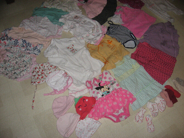 PRIX RÉDUIT - Lot de vêtements fille 3 à 6 mois dans Vêtements - 3 à 6 mois  à Longueuil/Rive Sud - Image 3