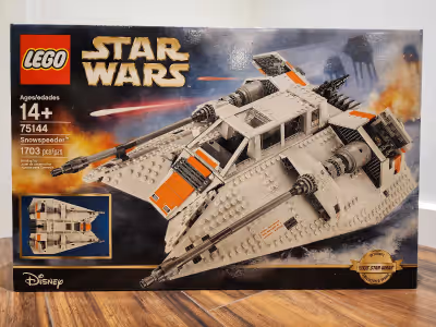 Lego 75144 Snowspeeder - UCS Disponible si l'annonce est affichée. Available if the add is up.