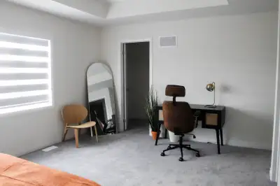 Bright Private Room w/ Ensuite Bath – New House!