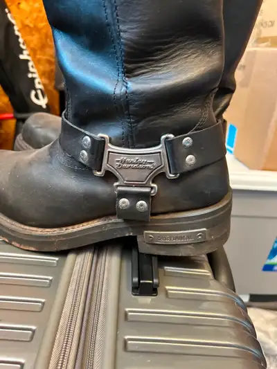 I am selling my vstar 950 for 4500 obo. I am letting my 2 half helmets and bike jacket ( not leather...