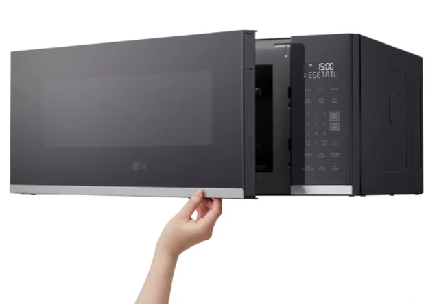 LG 1.3 cu ft. Stainless Steel Over-the-Range Slim Microwave Oven in Microwaves & Cookers in City of Toronto - Image 6