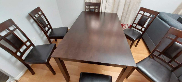 Dining table in Dining Tables & Sets in Mississauga / Peel Region