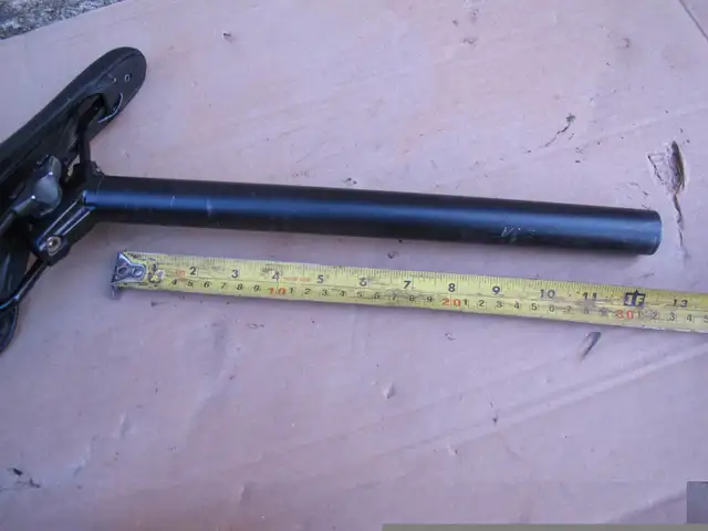 Fuji road race bicycle saddle with 27.2mm post black exc. shape in Frames & Parts in City of Toronto - Image 8