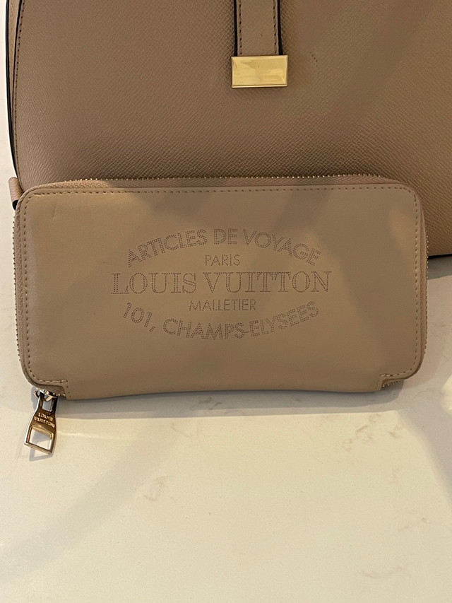 Nude bag & Louis Vuitton Wallet  in Women's - Bags & Wallets in City of Toronto - Image 2