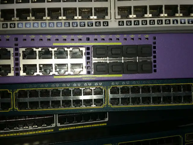 Extreme Networks Summit X450e-48p 48-Ports POE Gigabit Switch Ma in Other in City of Montréal - Image 2