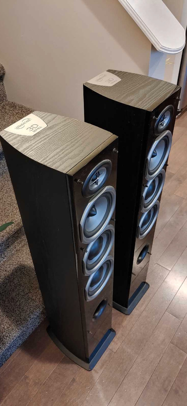 Two Soundstage 3D40 towers and matching 3D10 centre speaker in Speakers in Calgary - Image 4
