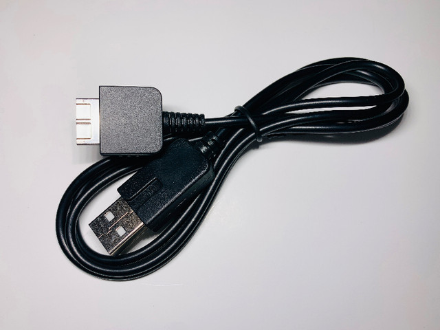 SONY PS VITA-USB CHARGE CABLE (NEUF/NEW) (C002) dans Sony PSP, Vita  à Ville de Montréal
