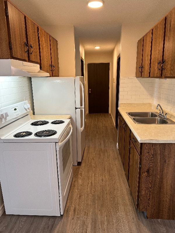 One bedroom apartment in Queen Alexandra Long Term Rentals Edmonton