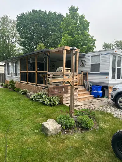 Permanent Trailer - Lot 453- Klondyke Park in Grand Bend. 2005 Prestige – General Coach 38” trailer,...