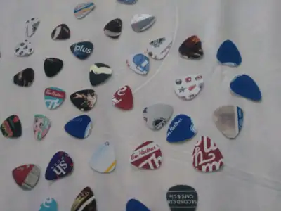MÉDIATORS / GUITAR PICKS, View more