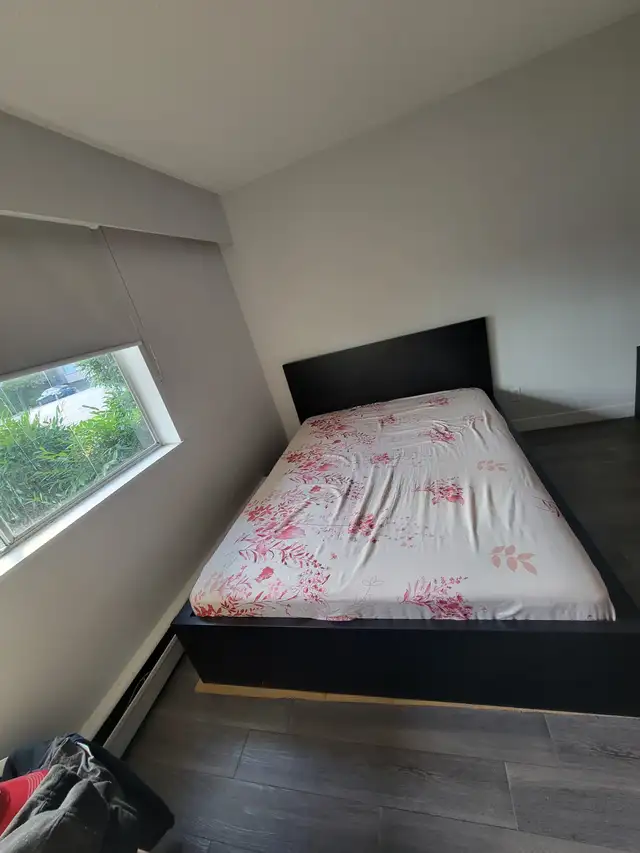 Queen size bed frame + board + 8 inches Queen size mattress in Beds & Mattresses in Richmond - Image 4