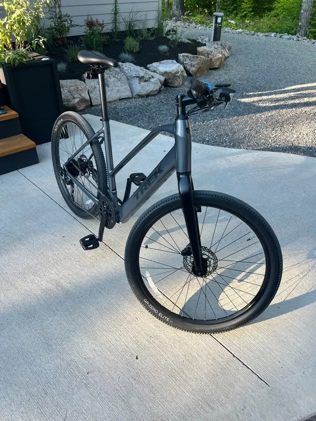Trek Dual Sport+ 2 Stagger pedal assist e-bike in eBike in Kingston - Image 3