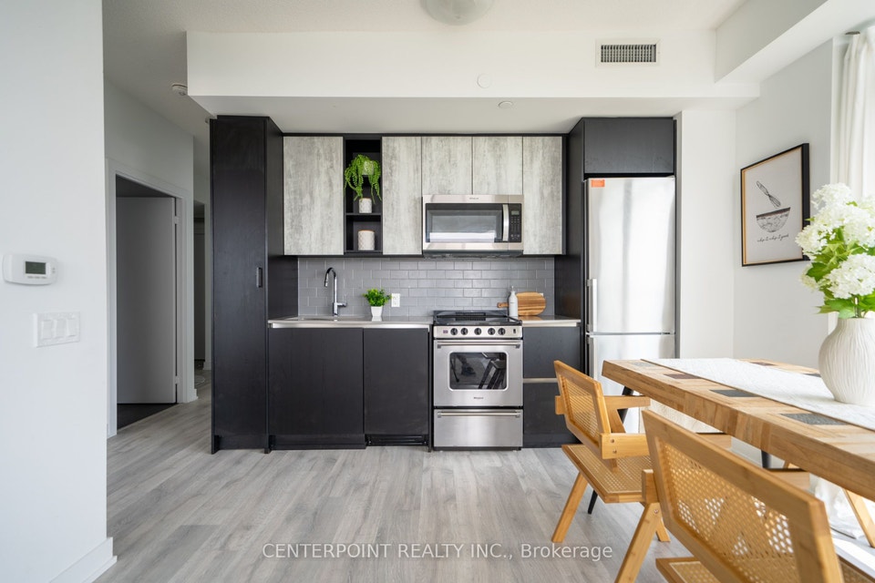 Modern Condo for Rent - 2 bedroom, 2 bathroom, 1 pkng, Lake view 3