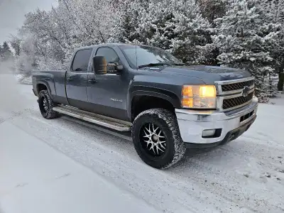 2013 duramax 2500hd Longbox 4x4 diesel 835k and running strong Tranny and engine replaced by previou...