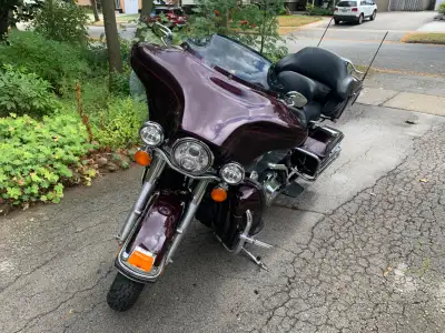 Great touring bike with all the extras. V&H pipes installed. Also have original pipes available.