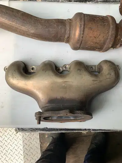 Corvette Exhaust Front to back Almost new It has been in storage for years 204-229-6999 $1200