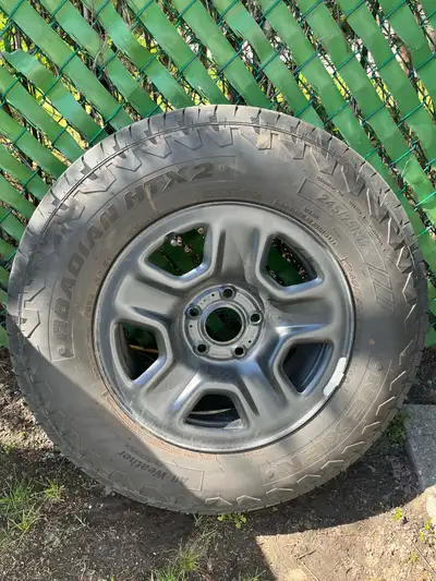 Pneu neuf 245/75r17 Avec jantes et valve TPMs Allais jeep wrangler 2018-2026