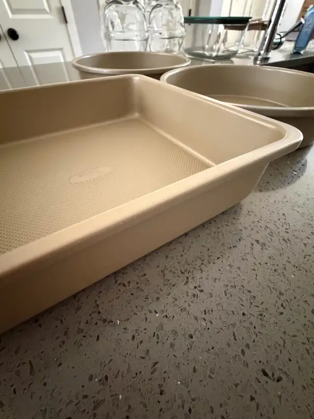 New Our Table/OXO Bakeware Set (4pc) in Kitchen & Dining Wares in Calgary - Image 3