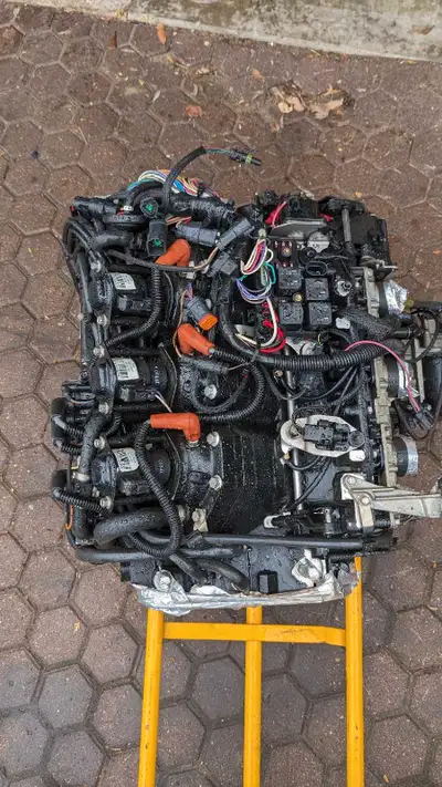 Evinrude 150 HP ETEC FI Oil Inj 2012 California Emissions complete Power head. V6 2 stroke. Ran when...