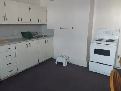 Bright one bedroom apartment. Heat, electricity, hot water, cable tv, internet, furniture included....