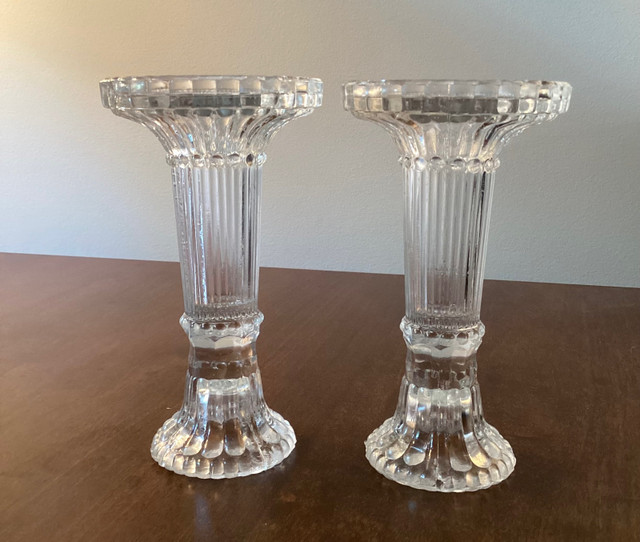 Pair of 5 3/8" Clear Pressed Glass “2 Size” Candle Holders dans Décoration intérieure et accessoires  à Ouest de l’Île - Image 2