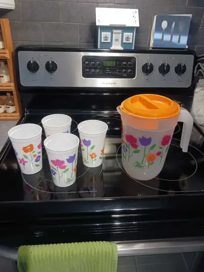 Pichet et 4 verres en plastique , View more