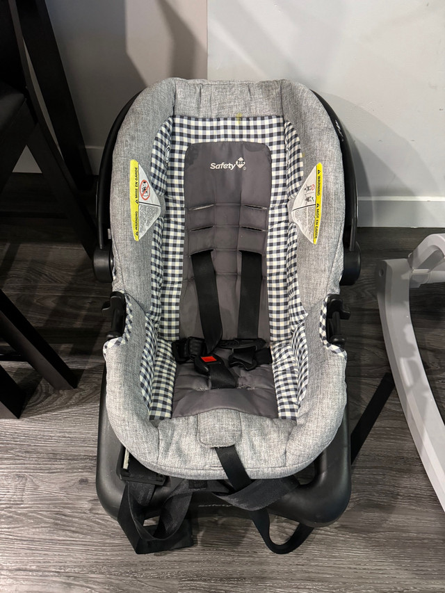 Baby car seat -Safety 1st in Strollers, Carriers & Car Seats in Peterborough