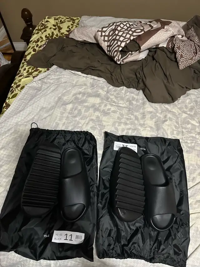 Yeezy slides black size 11 brand new in Men's Shoes in City of Toronto - Image 4