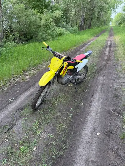 2014 susuki dr z 125 ideal learners dirt bike Excellent condition...starts first kick...just out gro...