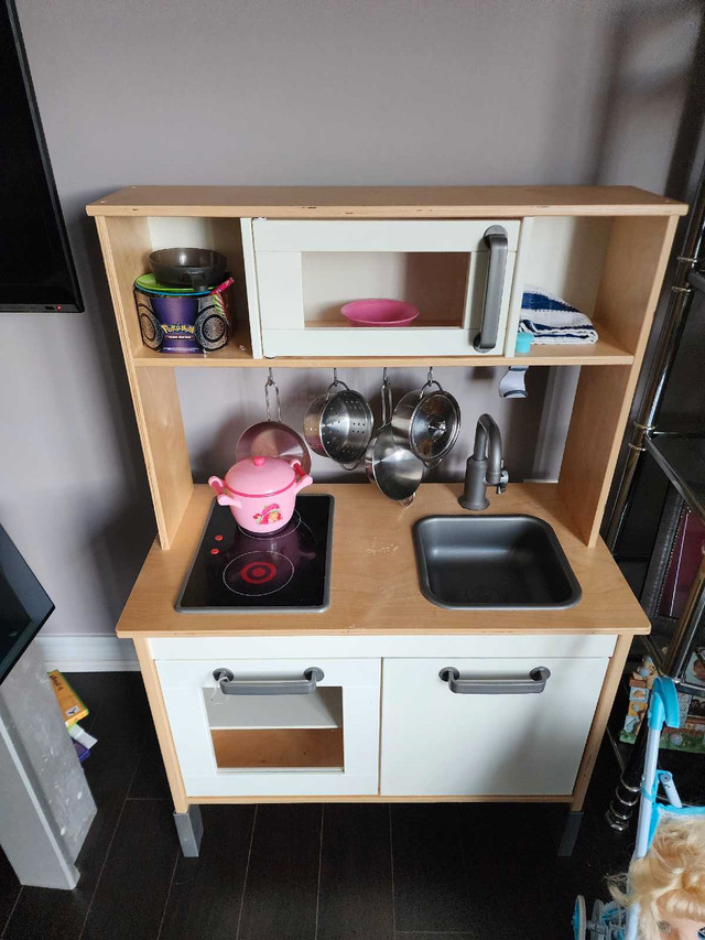 Kids Kitchen set. Stove lights don't work. in Toys in Markham / York Region - Image 4