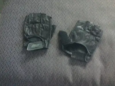 Gants en cuir pas de bouts de doigts, femme., View more