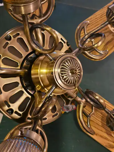 Ceiling fan with lights / Ventilateur de plafond avec lumières, View more