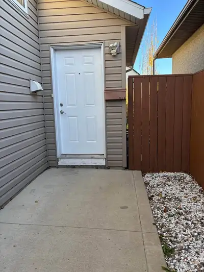 Spacious open concept basement suite of a by level house in Willow Grove, immediately available. ( n...