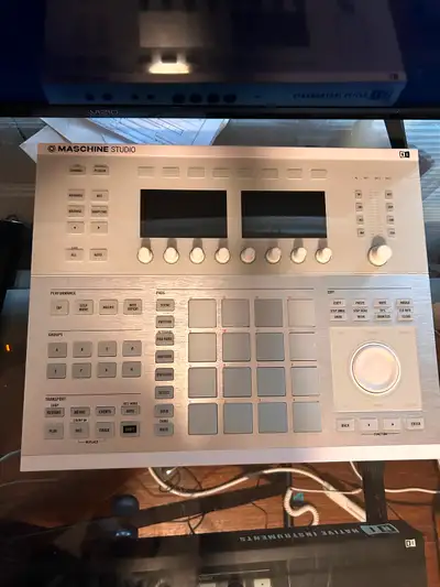 Maschine Studio MINT CONDITION, View more