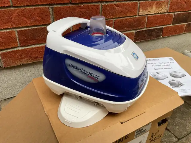 Aspirateur robot nettoyeur piscine hors terre - Navigator Pro in Hot Tubs & Pools in Longueuil / South Shore - Image 2