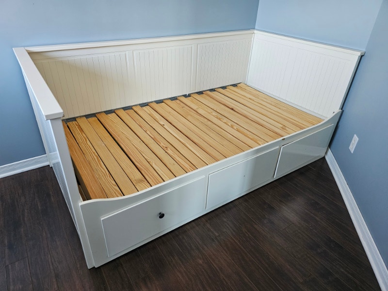 Lit HEMNES Ikea Bed. Option deux matelas/two mattresses Lits et