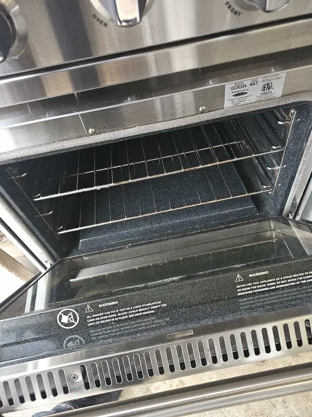 Commercial gas stove  in Stoves, Ovens & Ranges in Hamilton - Image 3