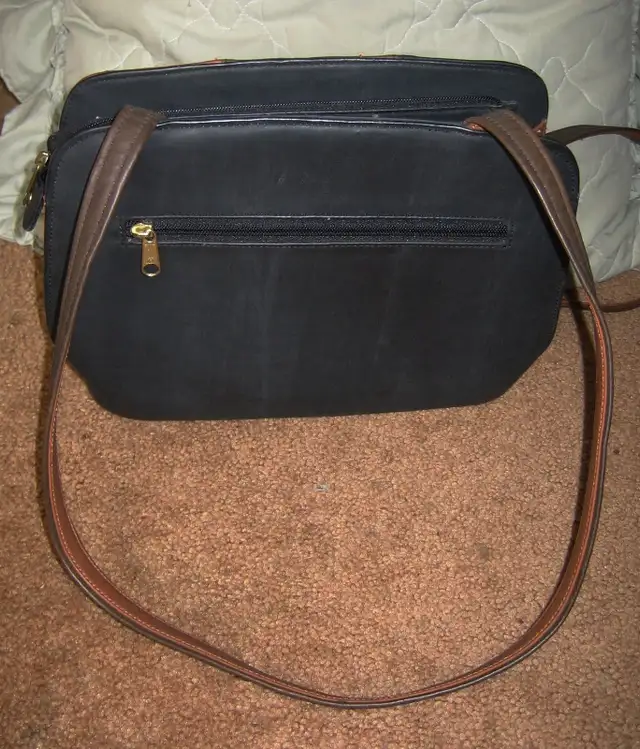 (DFU-041) Woman's Purse Hand Bag by Long in Women's - Bags & Wallets in City of Toronto - Image 3