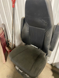 Truck seat  out of 2022 cascadia freightliner