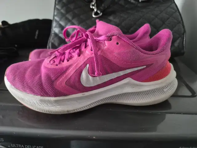 Nike  Running Shoes in Women's - Shoes in Kitchener / Waterloo - Image 3